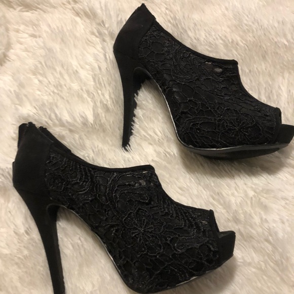 Beautiful ankle booties - Picture 2 of 7